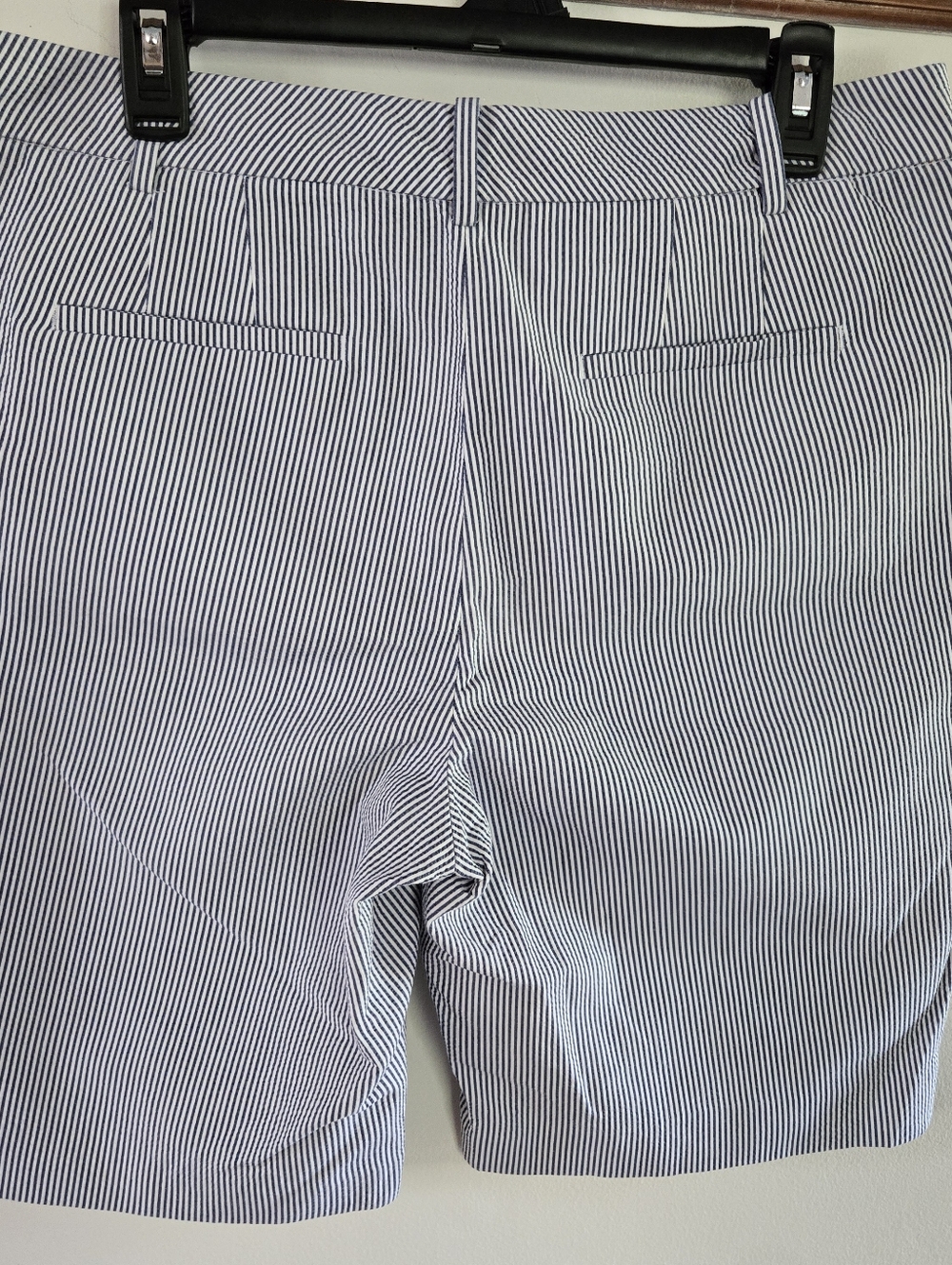 Talbots Perfect Short Womens 10 Blue White Seersucker 10.5 Inch Inseam - Picture 3 of 8